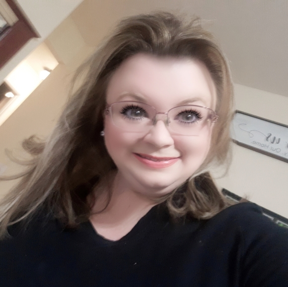 Meet your Posher, Shelley - Picture 1 of 4